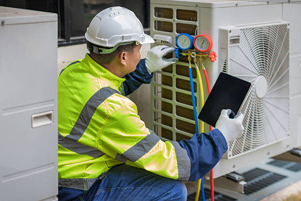 Professional Hvac technician working in Rochester, MI
